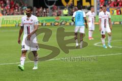 1. Bundesliga - Fußball - SC Freiburg - FC Ingolstadt 04 - Spiel ist aus, 1:1 Endstand, Ingolstadt 17. Platz, Abstieg, hängende Köpfe, Marvin Matip (34, FCI)