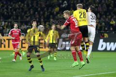 1. Bundesliga - Fußball - Borussia Dortmund - FC Ingolstadt 04 - 1:0 - Ecke Lukas Hinterseer (16, FCI) Matthias Ginter (BVB 28) Torwart Roman Bürki (BVB 38) Mikel Merino (BVB 24) links