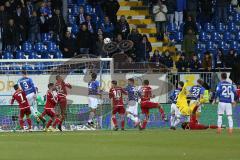 1. Bundesliga - Fußball - SV Darmstadt 98 - FC Ingolstadt 04 - letzte Minute, Darmstadt drückt auf das FCI Tor von Torwart Martin Hansen (35, FCI), rechts Torwart Michael Esser (31 Darmstadt 98) im Zweikampf