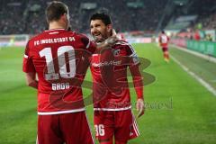 1. Bundesliga - Fußball - FC Augsburg - FC Ingolstadt 04 - Tor Jubel zweifacher Torschütze Almog Cohen (36, FCI) wird gefeiert Pascal Groß (10, FCI)