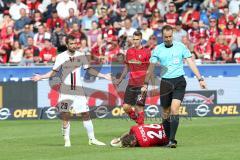 1. Bundesliga - Fußball - SC Freiburg - FC Ingolstadt 04 - Markus Suttner (29, FCI) beteuert seine Unschuld m Foul, Philipp, Maximilian (26 Freiburg)