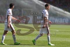 1. Bundesliga - Fußball - SC Freiburg - FC Ingolstadt 04 - Mathew Leckie (7, FCI) Pascal Groß (10, FCI) gehen vom Platz