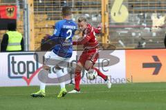 1. Bundesliga - Fußball - SV Darmstadt 98 - FC Ingolstadt 04 - Leon Guwara (2 Darmstadt 98)   Florent Hadergjonaj (33, FCI)