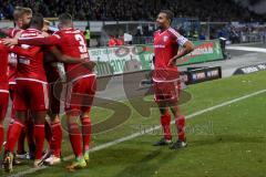 1. Bundesliga - Fußball - SV Darmstadt 98 - FC Ingolstadt 04 - Tor Treffer durch 0:1 Moritz Hartmann (9, FCI) Jubel mit Team und rechts wartet Kapitän Marvin Matip (34, FCI)