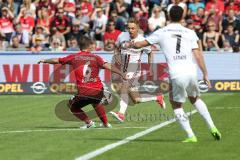 1. Bundesliga - Fußball - SC Freiburg - FC Ingolstadt 04 - Abrashi, Amir (6 Freiburg)Sonny Kittel (21, FCI) Mathew Leckie (7, FCI)