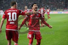 1. Bundesliga - Fußball - FC Augsburg - FC Ingolstadt 04 - Tor Jubel zweifacher Torschütze Almog Cohen (36, FCI) wird gefeiert Pascal Groß (10, FCI)