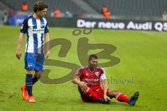 1. BL - Saison 2016/2017 - Hertha BSC - FC Ingolstadt 04 - Marvin Matip (#34 FCI) verletzt am Boden - Foto: Meyer Jürgen