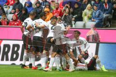 1. Bundesliga - Fußball - FC Bayern - FC Ingolstadt 04 - Darío Lezcano (11, FCI) tunnelt Torwart Manuel Neuer (1 Bayern) zum 0:1 Tor für Ingolstadt Jubel Führung