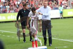 1. Bundesliga - Fußball - SC Freiburg - FC Ingolstadt 04 - Auswechslung Markus Suttner (29, FCI)  Cheftrainer Maik Walpurgis (FCI)