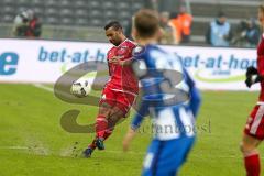 1. BL - Saison 2016/2017 - Hertha BSC - FC Ingolstadt 04 - Marvin Matip (#34 FCI) schlägt einen Pass - Foto: Meyer Jürgen