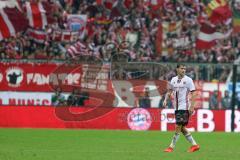 1. Bundesliga - Fußball - FC Bayern - FC Ingolstadt 04 - Pascal Groß (10, FCI) Bayern Fans