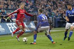 1. Bundesliga - Fußball - FC Schalke 04 - FC Ingolstadt 04 - Zweikampf Mathew Leckie (7, FCI) Matija Nastasic