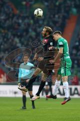 1. Bundesliga - Fußball - Werder Bremen - FC Ingolstadt 04 - Moritz Hartmann (9, FCI) Niklas Moisander (18 Bremen) Kopfball