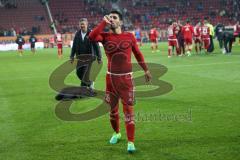 1. Bundesliga - Fußball - FC Augsburg - FC Ingolstadt 04 - Sieg Derby 1:3 FCI feiert mit den Fans Jubel Gesang Almog Cohen (36, FCI) zweifacher Torschütze zeigt den Schnuller