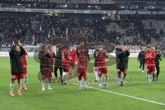 1. Bundesliga - Fußball - Eintracht Frankfurt - FC Ingolstadt 04 - Sieg in Frankfurt 0:2 für Ingolstadt, Jubel mit den Fans nach dem Spiel, mitte Almog Cohen (36, FCI) Florent Hadergjonaj (33, FCI)