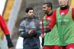 1. Bundesliga - Fußball - SV Darmstadt 98 - FC Ingolstadt 04 - Co-Trainer Ovid Hajou (FCI) redet mit Marvin Matip (34, FCI)