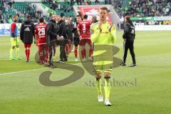 1. Bundesliga - Fußball - VfL Wolfsburg - FC Ingolstadt 04 - Spiel ist aus 3:0 Niederlage für den FCI, das Team bedankt sich bei den Fans, Torwart Örjan Haskjard Nyland (1, FCI)