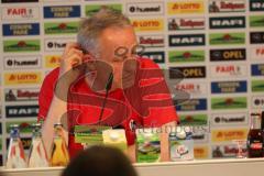 1. Bundesliga - Fußball - SC Freiburg - FC Ingolstadt 04 - Pressekonferenz nach dem Spiel, Cheftrainer Christian Streich (Trainer Freiburg)