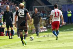 1. Bundesliga - Fußball - Hamburger SV - FC Ingolstadt 04 - schreit zum Schiedsrichter Cheftrainer Markus Kauczinski (FCI) und links Sportdirektor Thomas Linke (FCI)