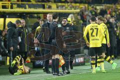 1. Bundesliga - Fußball - Borussia Dortmund - FC Ingolstadt 04 - 1:0 - Streit an der Linie, Cheftrainer Maik Walpurgis (FCI) und Co-Trainer Ovid Hajou (FCI) mit dem Schiedsrichter