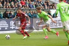 1. Bundesliga - Fußball - VfL Wolfsburg - FC Ingolstadt 04 - Pascal Groß (10, FCI) Yannick Gerhardt (13 Wolfsburg)