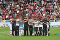 1. Bundesliga - Fußball - SC Freiburg - FC Ingolstadt 04 - Spiel ist aus, 1:1 Endstand, Ingolstadt 17. Platz, Abstieg, hängende Köpfe, Teambesprechung nach dem Spiel