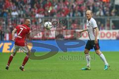 1. Bundesliga - Fußball - FC Bayern - FC Ingolstadt 04 - Franck Ribery (7 Bayern) Tobias Levels (28, FCI)