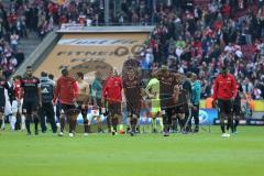 1. Bundesliga - Fußball - 1. FC Köln - FC Ingolstadt 04 - Spiel ist aus, hängende Köpfe beim FCI, Team geht zu den mitgereisten Fans, Moritz Hartmann (9, FCI) Pascal Groß (10, FCI)