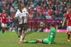 1. Bundesliga - Fußball - FC Bayern - FC Ingolstadt 04 - Torchance für Stefan Lex (14, FCI) wird von Torwart Manuel Neuer (1 Bayern) gestoppt