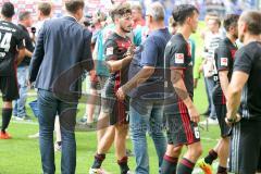 1. BL - Saison 2016/2017 - Hamburger SV - FC Ingolstadt 04 - Peter Jackwerth beim abklatschen mit Mathew Leckie (#7 FCI) - Foto: Meyer Jürgen
