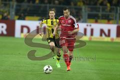 1. Bundesliga - Fußball - Borussia Dortmund - FC Ingolstadt 04 - 1:0 - Markus Suttner (29, FCI)  Erik Durm (BVB 37)