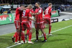 1. Bundesliga - Fußball - SV Darmstadt 98 - FC Ingolstadt 04 - Tor Treffer durch 0:1 Moritz Hartmann (9, FCI) Jubel mit Team und rechts wartet Kapitän Marvin Matip (34, FCI)