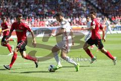 1. Bundesliga - Fußball - SC Freiburg - FC Ingolstadt 04 - Gulde, Manuel (5 Freiburg) Mathew Leckie (7, FCI) Ignjovski, Aleksandar (2 Freiburg)