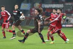 1. Bundesliga - Fußball - Bayer Leverkusen - FC Ingolstadt 04 - Julian Baumgartlinger (Leverkusen 15) Anthony Jung (3, FCI) Almog Cohen (36, FCI)