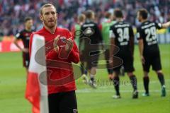 1. Bundesliga - Fußball - 1. FC Köln - FC Ingolstadt 04 - Spiel ist aus, Niederlage, hängende Köpfe, bedanken sich bei mitgereisten Fans, Moritz Hartmann (9, FCI)