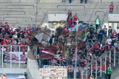 1. Bundesliga - Fußball - Borussia Mönchengladbach - FC Ingolstadt 04 - 2:0 - Ingolstadt Fans fahnen Jubel Schrei Kurve Block Schanzer