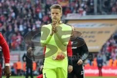 1. Bundesliga - Fußball - 1. FC Köln - FC Ingolstadt 04 - Spiel ist aus, Niederlage, hängende Köpfe, bedanken sich bei mitgereisten Fans, Torwart Örjan Haskjard Nyland (1, FCI)