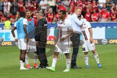 1. Bundesliga - Fußball - SC Freiburg - FC Ingolstadt 04 - Spiel ist aus, 1:1 Endstand, Ingolstadt 17. Platz, Abstieg, hängende Köpfe, Roger de Oliveira Bernardo (8, FCI) Lukas Hinterseer (16, FCI) Marvin Matip (34, FCI) Cheftrainer Maik Walpurgis (FCI) t