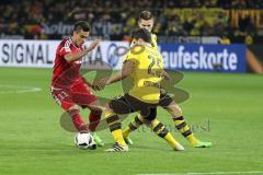 1. Bundesliga - Fußball - Borussia Dortmund - FC Ingolstadt 04 - 1:0 - Darío Lezcano (11, FCI) Zweikampf gegen Sokratis Papastathopoulos (BVB 25)