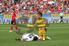 1. Bundesliga - Fußball - SC Freiburg - FC Ingolstadt 04 - Torwart Schwolow, Alexander (1 Freiburg) kümmert sich um verletzten Marcel Tisserand (32, FCI)