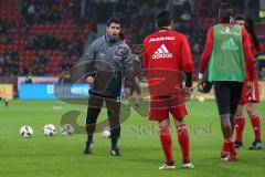 1. Bundesliga - Fußball - Bayer Leverkusen - FC Ingolstadt 04 - Co-Trainer Ovid Hajou (FCI) Warmup, aufwärmen