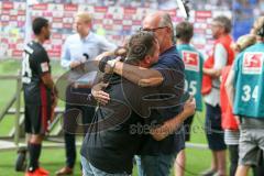 1. BL - Saison 2016/2017 - Hamburger SV - FC Ingolstadt 04 - Peter Jackwerth beim abklatschen mit Markus Kauczinski (Trainer FCI) - Foto: Meyer Jürgen