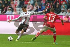 1. Bundesliga - Fußball - FC Bayern - FC Ingolstadt 04 - Alfredo Morales (6, FCI)  Rafinha (13 Bayern)