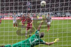 1. Bundesliga - Fußball - Eintracht Frankfurt - FC Ingolstadt 04 - Elfmeter Tor 0:2 durch Pascal Groß (10, FCI), Torwart Lukas Hradecky (1 Frankfurt) Jubel