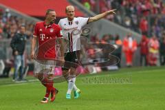 1. Bundesliga - Fußball - FC Bayern - FC Ingolstadt 04 - Franck Ribery (7 Bayern) Tobias Levels (28, FCI)