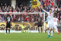 1. Bundesliga - Fußball - 1. FC Köln - FC Ingolstadt 04 - 1:0 Tor für Köln, Torwart Örjan Haskjard Nyland (1, FCI) ohne Chance reklamiert, Jubel bei Köln