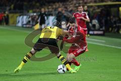 1. Bundesliga - Fußball - Borussia Dortmund - FC Ingolstadt 04 - Matthias Ginter (BVB 28) Mathew Leckie (7, FCI) Zweikampf