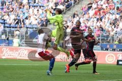 1. Bundesliga - Fußball - Hamburger SV - FC Ingolstadt 04 - Torwart Adler, René (1 HSV) schnappt sich den Ball vor Marvin Matip (34, FCI) Lukas Hinterseer (16, FCI) links Cleber Janderson Pereira Reis (3 HSV)