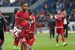 1. Bundesliga - Fußball - TSG 1899 Hoffenheim - FC Ingolstadt 04 - Spiel ist aus 5:2, hängende Köpfe, FCI geht zu den mitgereisten Fans, Marvin Matip (34, FCI) verschenkt sein Trikot