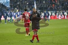 1. Bundesliga - Fußball - FC Schalke 04 - FC Ingolstadt 04 - Niederlage Enttäuschung, hängende Köpfe, Team bedankt sich bei den Fans, Marvin Matip (34, FCI)